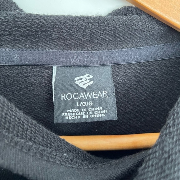 Rocawear netted sides women’s Black Sweater size large - Picture 3 of 4